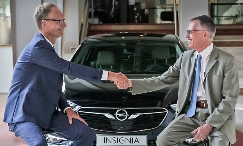 Opel-sjef Michael Lohscheller og PSA-konsernsjef Carlos Tavares