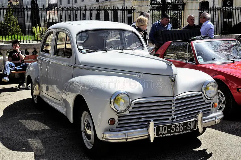 Peugeot 203 ble lansert i 1948